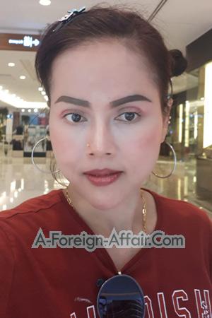 Ladies of Pathum Thani