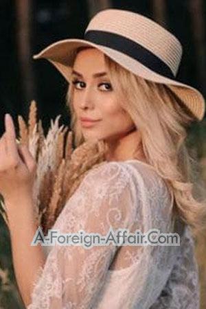 199997 - Arina Age: 25 - Russia