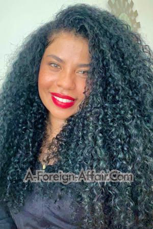 212024 - Lauren Age: 35 - Colombia