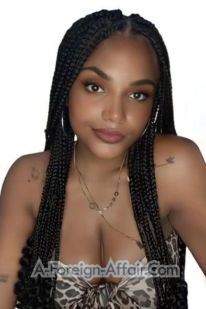 215374 - Yineth Age: 28 - Colombia
