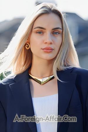 217025 - Kristina Age: 25 - England
